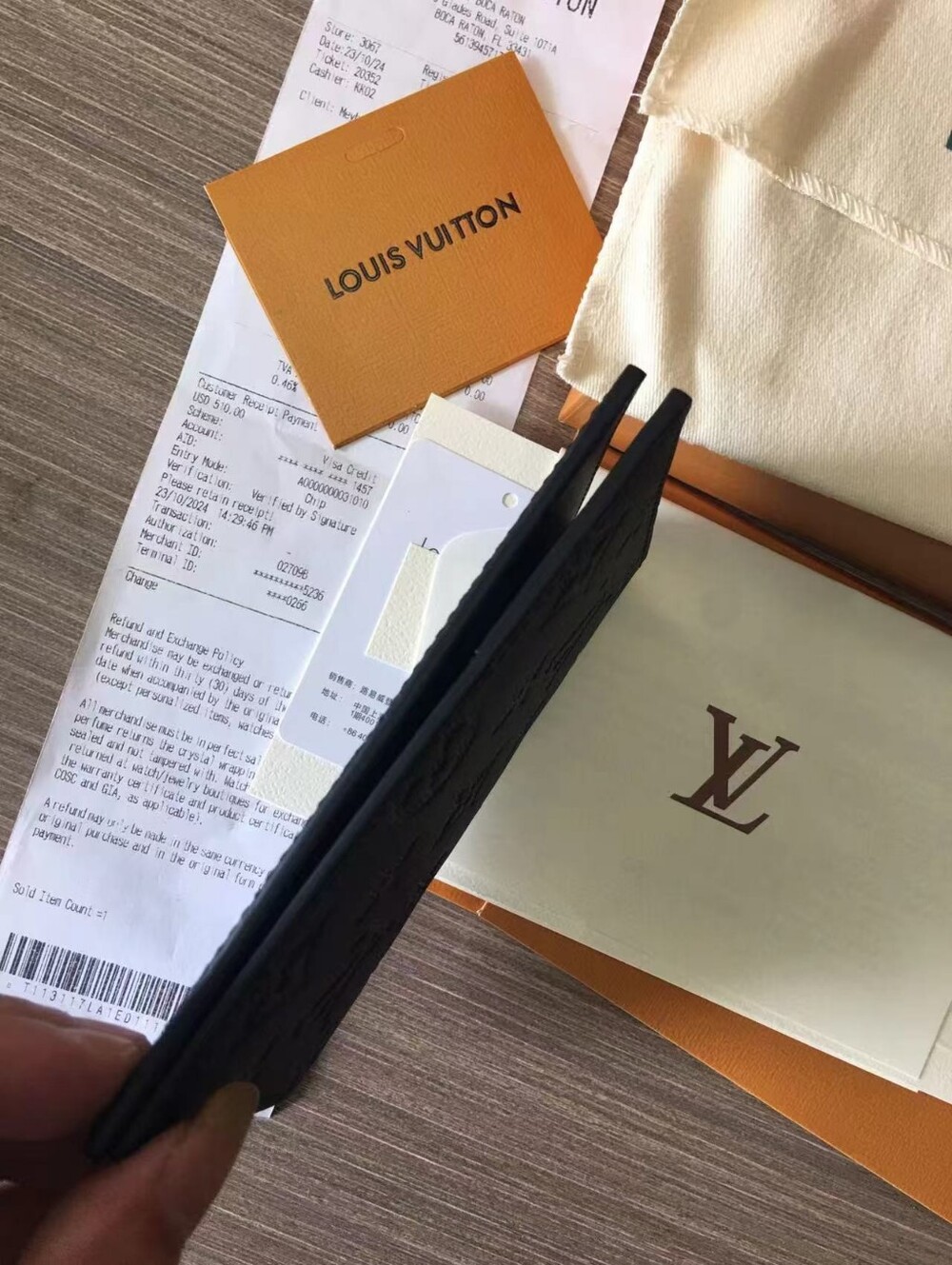 Louis Vuitton Passport Cover - Picture 5 of 10